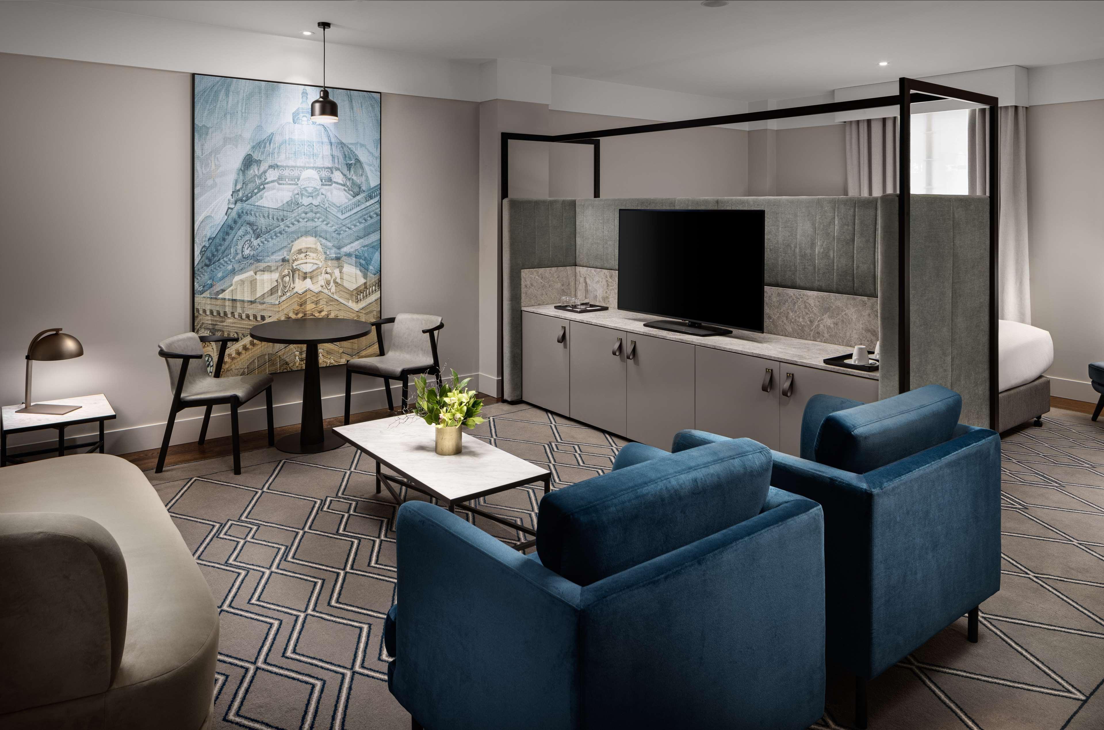 Hilton Melbourne Little Queen Street Exterior photo A suite at the hotel