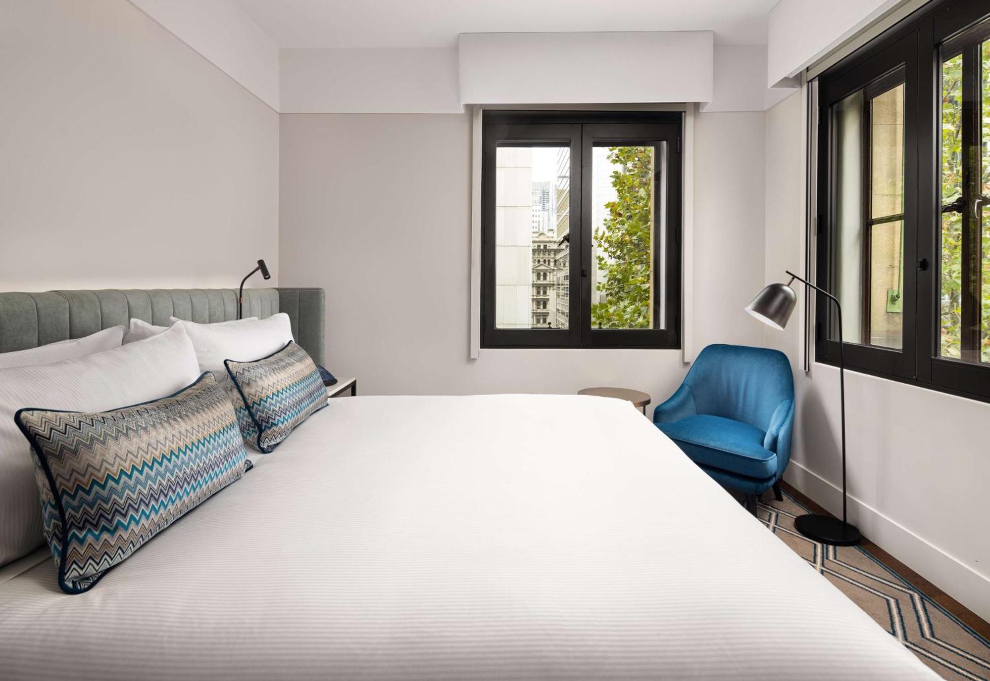 Hilton Melbourne Little Queen Street Exterior photo A bedroom at the hotel