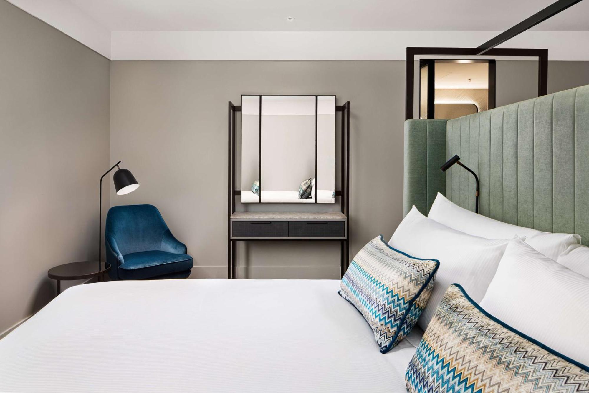 Hilton Melbourne Little Queen Street Exterior photo A bedroom at the hotel