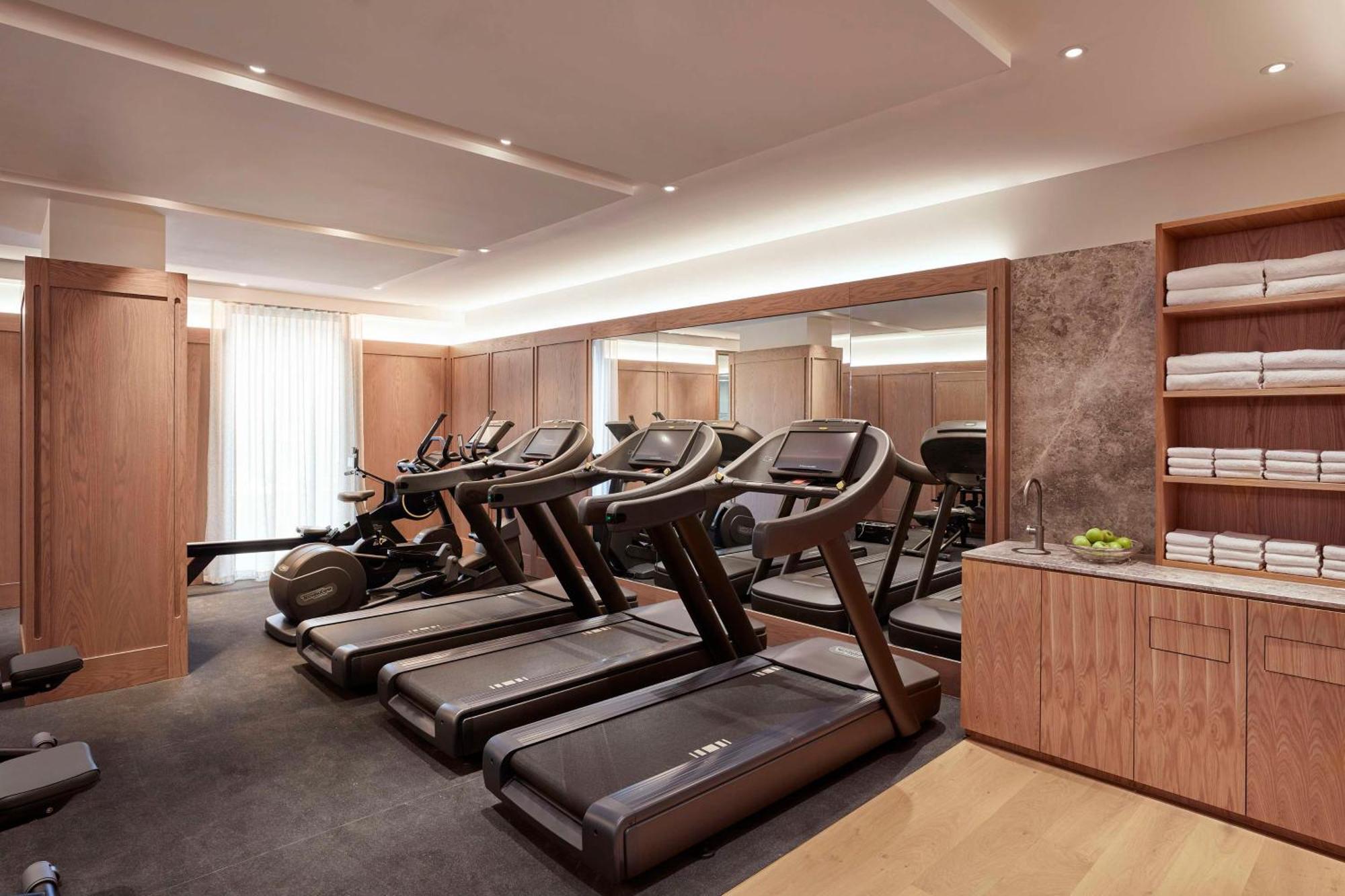 Hilton Melbourne Little Queen Street Exterior photo The gym at The Hari