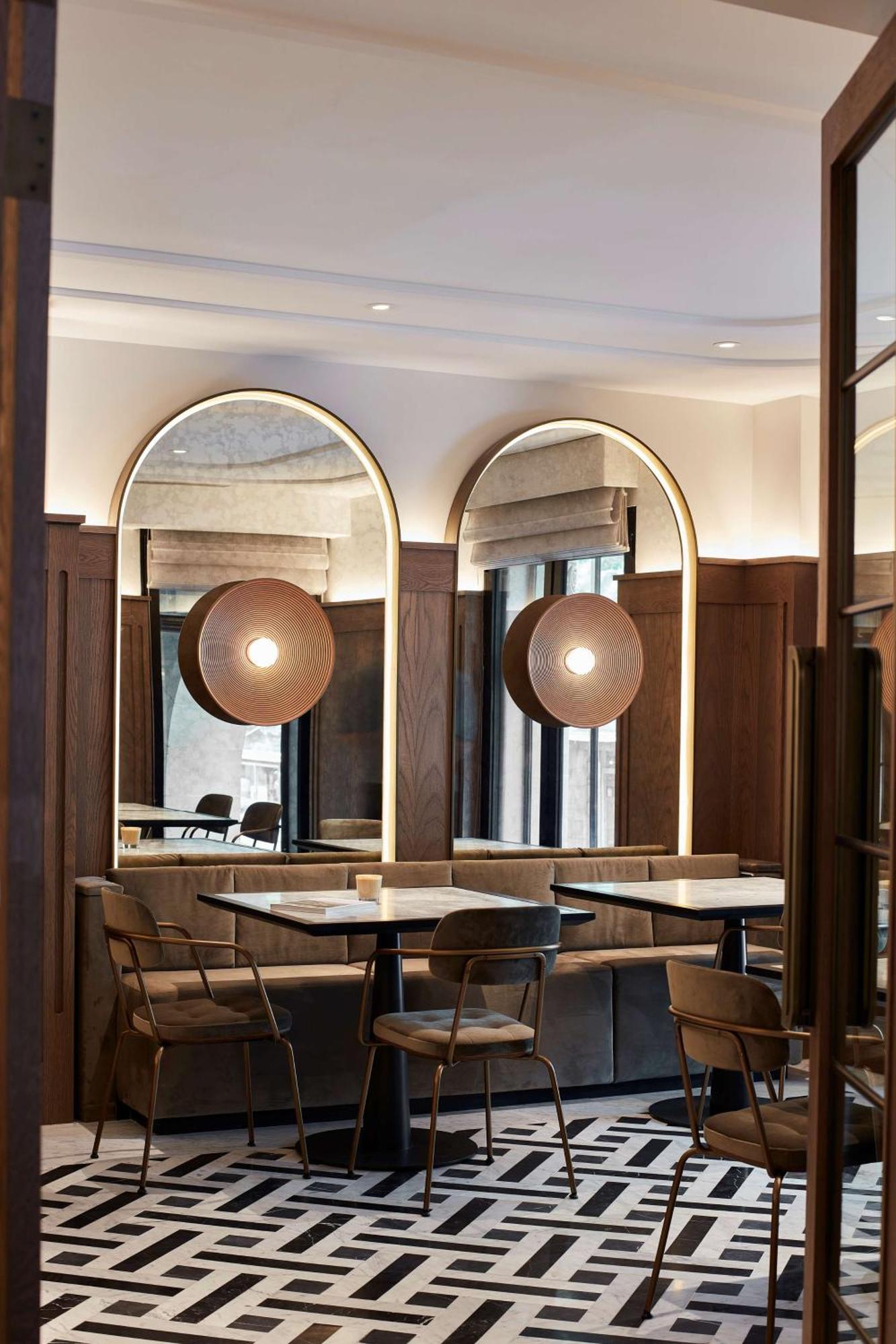 Hilton Melbourne Little Queen Street Exterior photo The interior of the restaurant