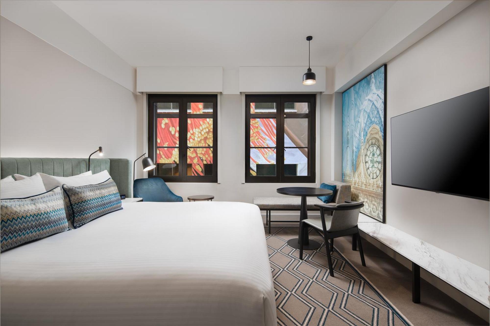 Hilton Melbourne Little Queen Street Exterior photo A room at the hotel