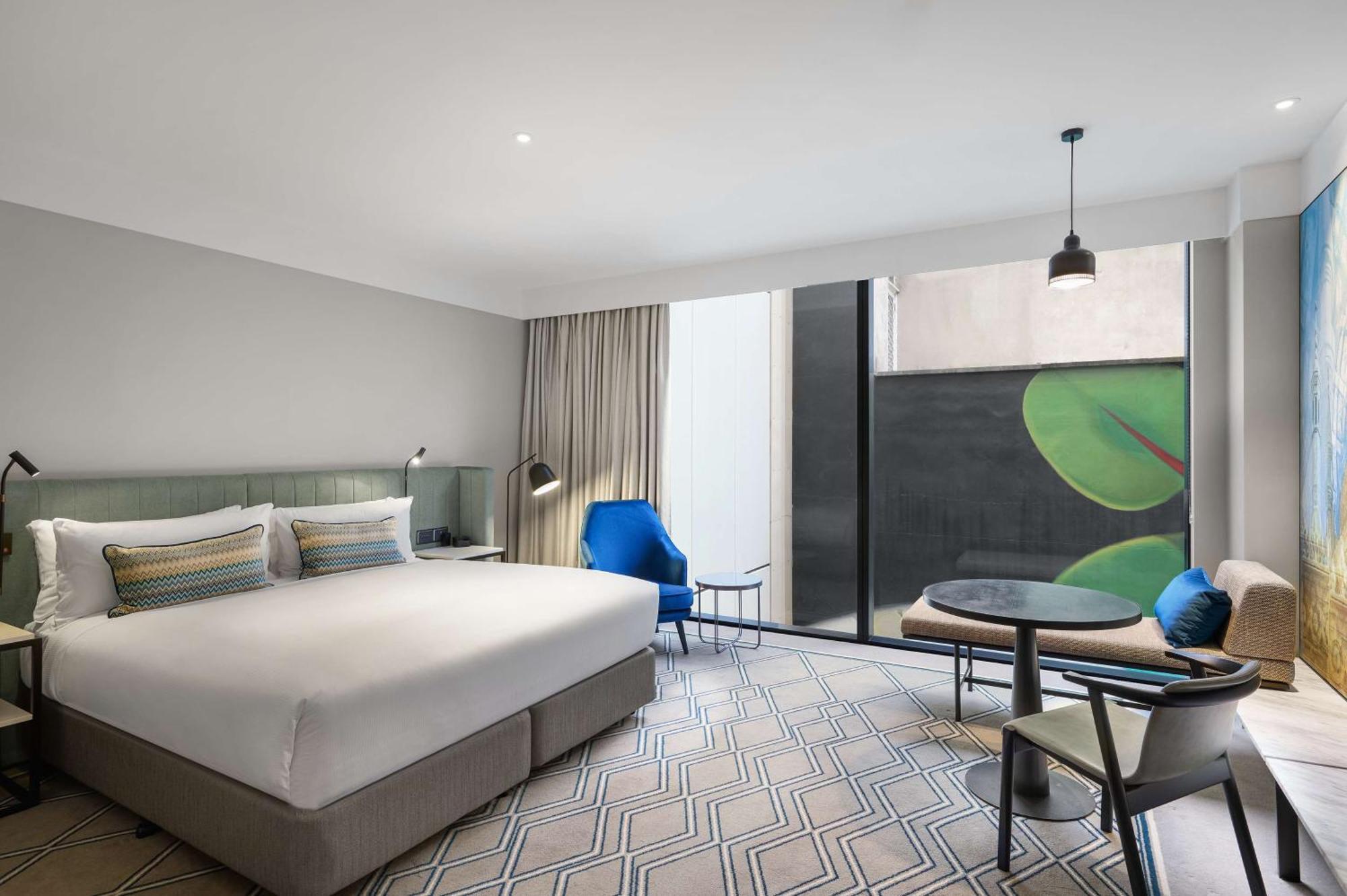 Hilton Melbourne Little Queen Street Exterior photo A room at the hotel